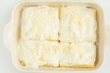 Making the ricotta and spinach lasagna bundles, step 17