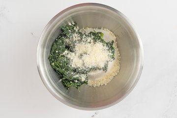 Making the ricotta and spinach lasagna bundles, step 2