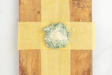 Making the ricotta and spinach lasagna bundles, step 7