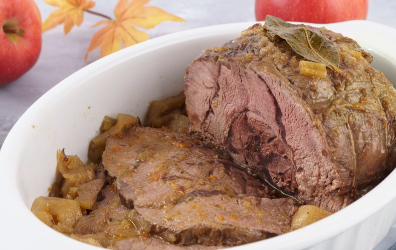 Roast with apples