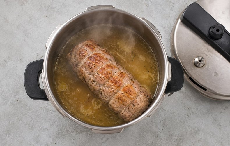 Rolled Veal Roast with Dried Apricots and Walnuts, step 5: cooking the roll with white wine and broth