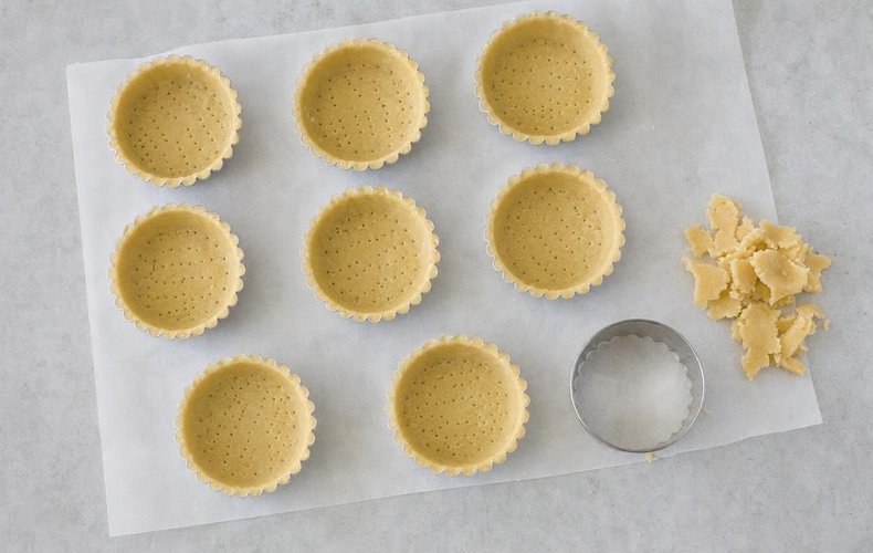 Russian Salad Tartlets, step 9: tartlet molds lined with the pastry