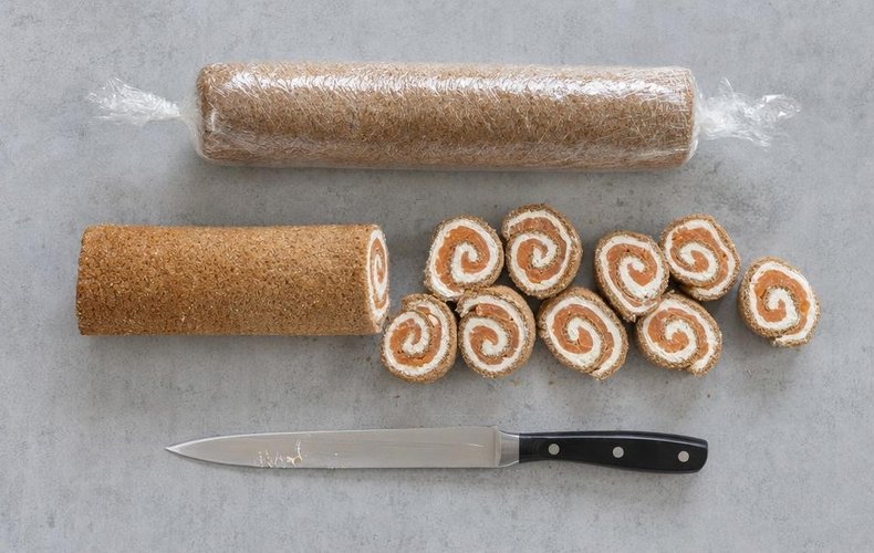 Salmon and cream cheese pinwheels, step 2: rolling up the bread and slicing the chilled logs