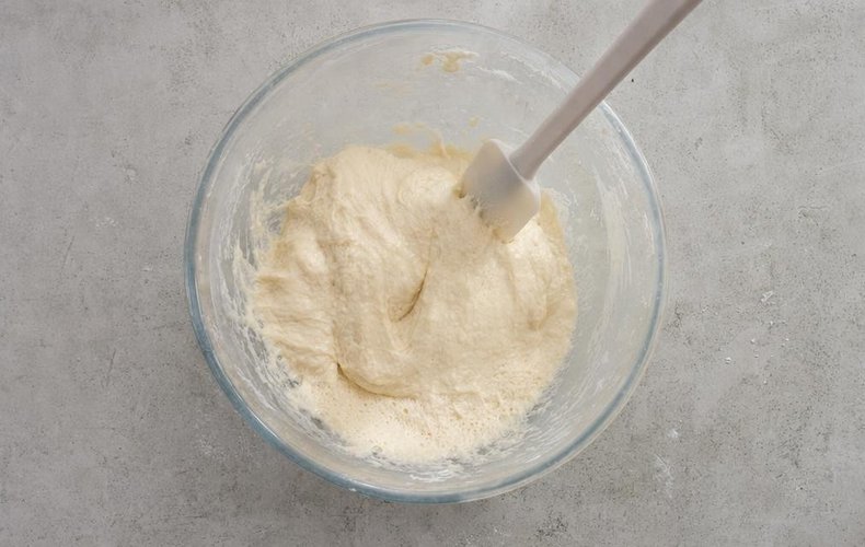 Salmon and Zucchini Fritters, step 2: mixing the semolina and flour with the activated yeast
