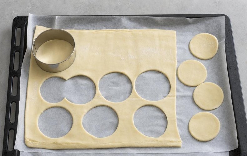 Salmon Puff Pastry Shells, step 2: discs cut from the doubled puff pastry with a round cutter