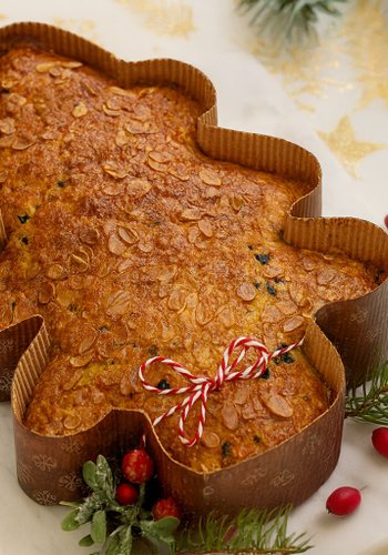 Recipe Savory Christmas Tree with Tuna, Sun-Dried Tomatoes and Olives