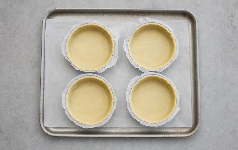 Savory Leek and Salmon Tartlets, step 3: tartlet molds lined with the pastry