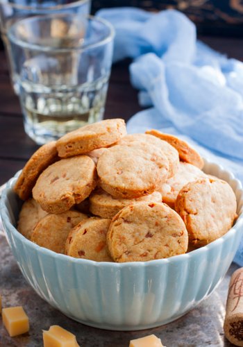 Recipe Savory Red Pepper and Pancetta Cookies