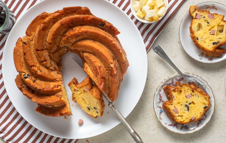 Savory ring cake with ham, cheese and olives