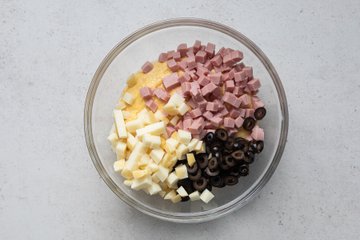 Savory ring cake, preparation step 3