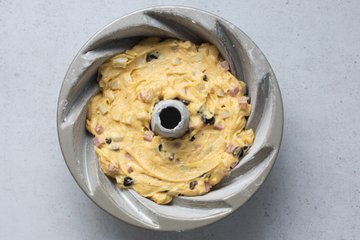 Savory ring cake, preparation step 4