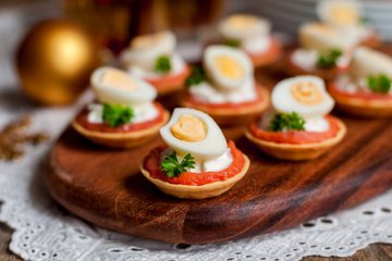 Recipe Smoked Salmon, Ricotta and Quail Egg Tartlets