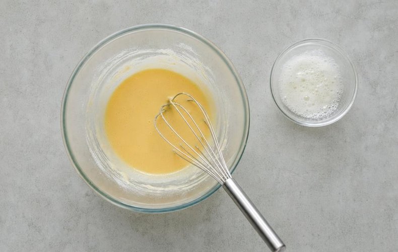 Soft Glazed Ginger Cookies, step 1: mixing the sugar, egg yolk and sour cream