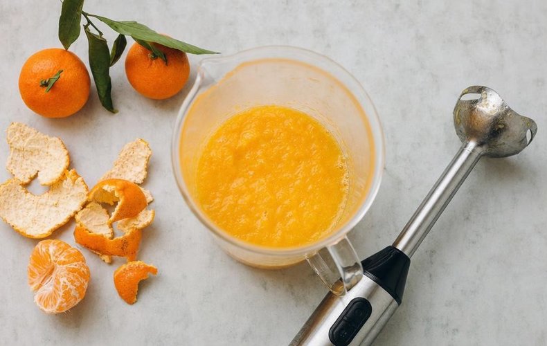 Soft Mandarin Ciambellone, step 1: peeled mandarins blended into a purée