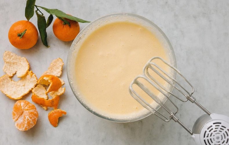Soft Mandarin Ciambellone, step 2: eggs and sugar beaten until pale and fluffy