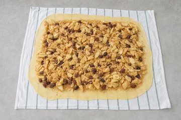 Apple Strudel, step 10: spreading the apple filling over the breadcrumbs