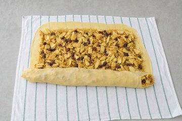 Apple Strudel, step 10: rolling up the strudel with the help of the towel