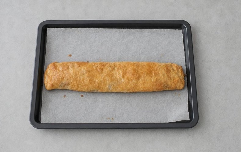 Apple Strudel, step 12: the baked strudel, golden brown