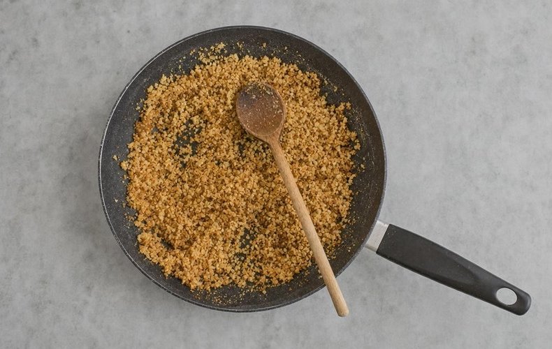 Apple Strudel, step 5: toasting the breadcrumbs in butter