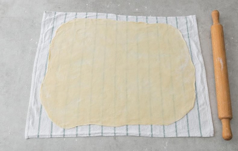 Apple Strudel, step 8: rolling out the dough on a floured kitchen towel