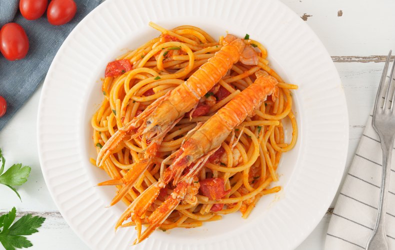 Spaghetti with langoustines and cherry tomatoes