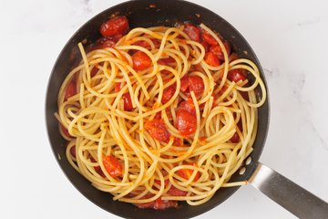 Making spaghetti with langoustines, step 13