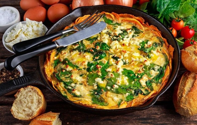 Spinach and ricotta pie baked in a potato crust