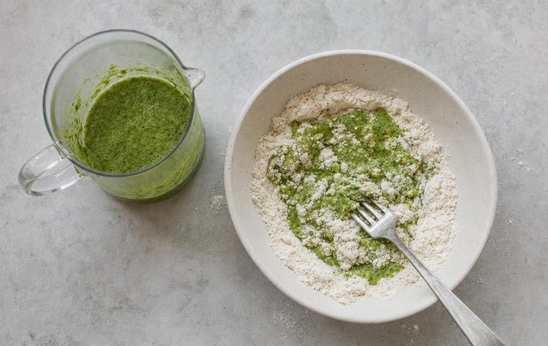 Spinach Tagliatelle with Shrimp, step 1: eggs blended with spinach and mixed with flour