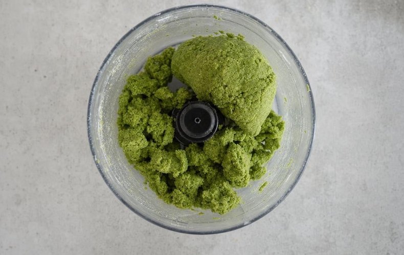 Spinach Tortelli with Ricotta and Parmigiano, step 1: green spinach pasta dough in a food processor