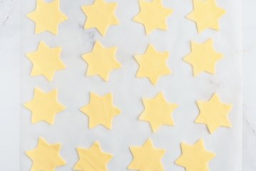 Puff pastry stars ready for the oven