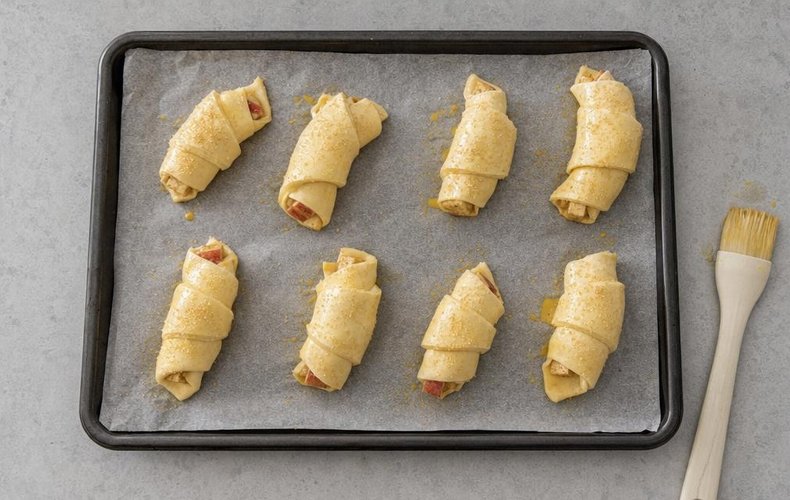 Super Quick Apple Cinnamon Crescents, step 3: brushing with egg and milk and sprinkling with brown sugar