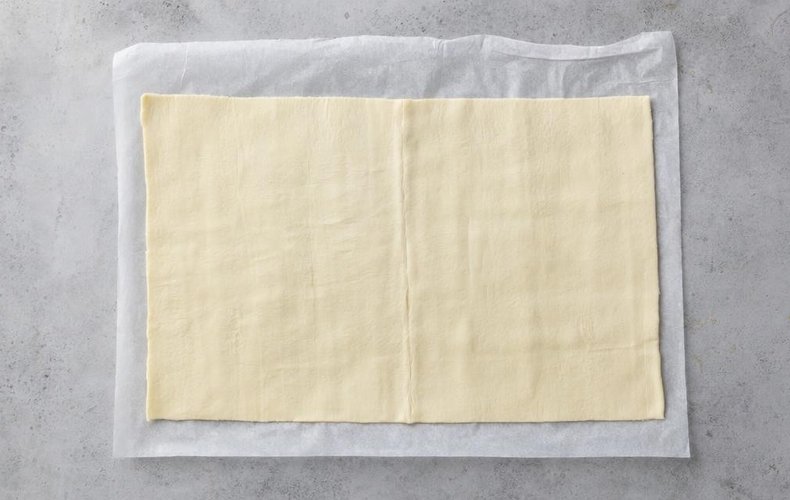 Super Quick Nutella Brioches, step 1: joining the two sheets of puff pastry