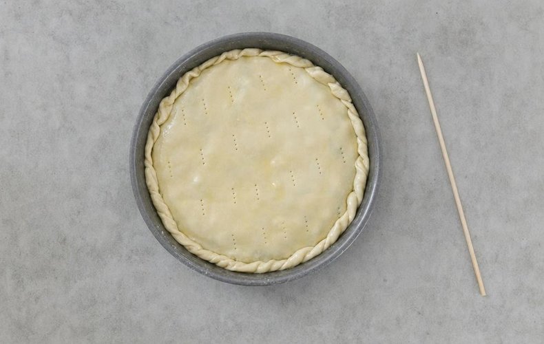 Swiss Chard and Ricotta Savory Pie, step 4: covered pie with folded edges, brushed with oil and water