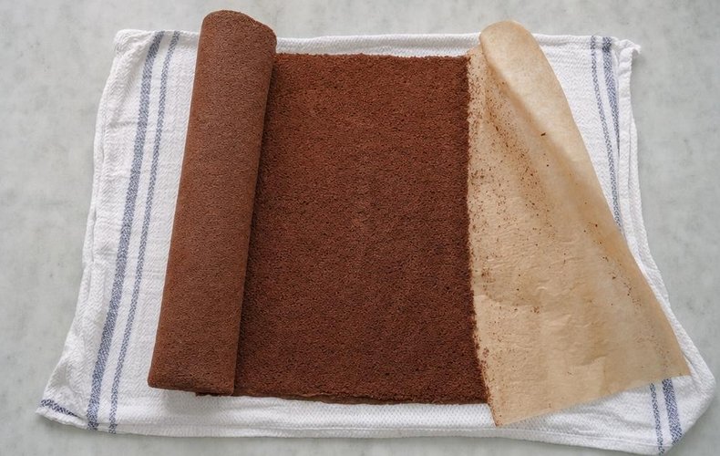 Tiramisu and Nutella Yule Log, step 4: the baked sponge rolled up in a kitchen towel