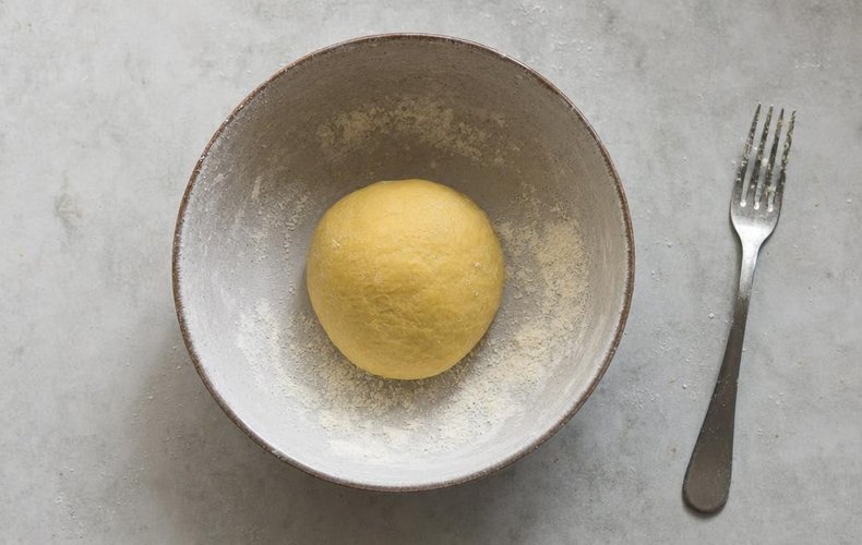Tortellini in Brodo, step 1: making the egg pasta dough