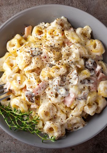 Recipe Tortellini with Cream, Ham and Mushrooms