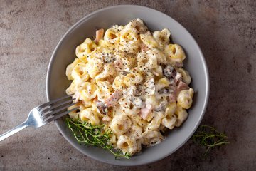 Recipe Tortellini with Cream, Ham and Mushrooms