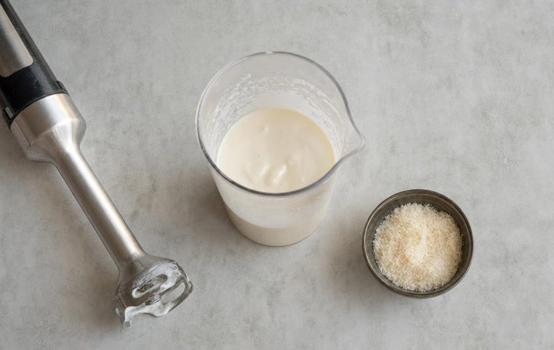Tortellini with Parmigiano Cream, step 2: milk and grated Parmigiano blended into a smooth cream