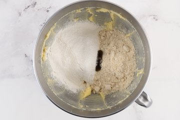 Making Vanillekipferl, photo 5