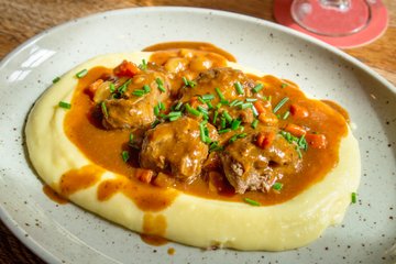 Recipe Veal Cheeks with White Wine and Porcini