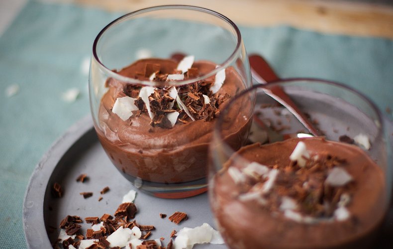 Vegan chocolate coconut mousse