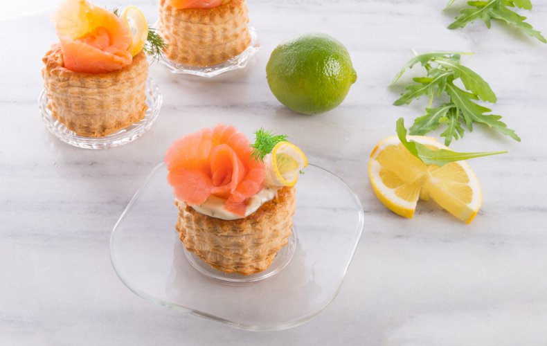 Vol-au-vent filled with smoked salmon and lemon